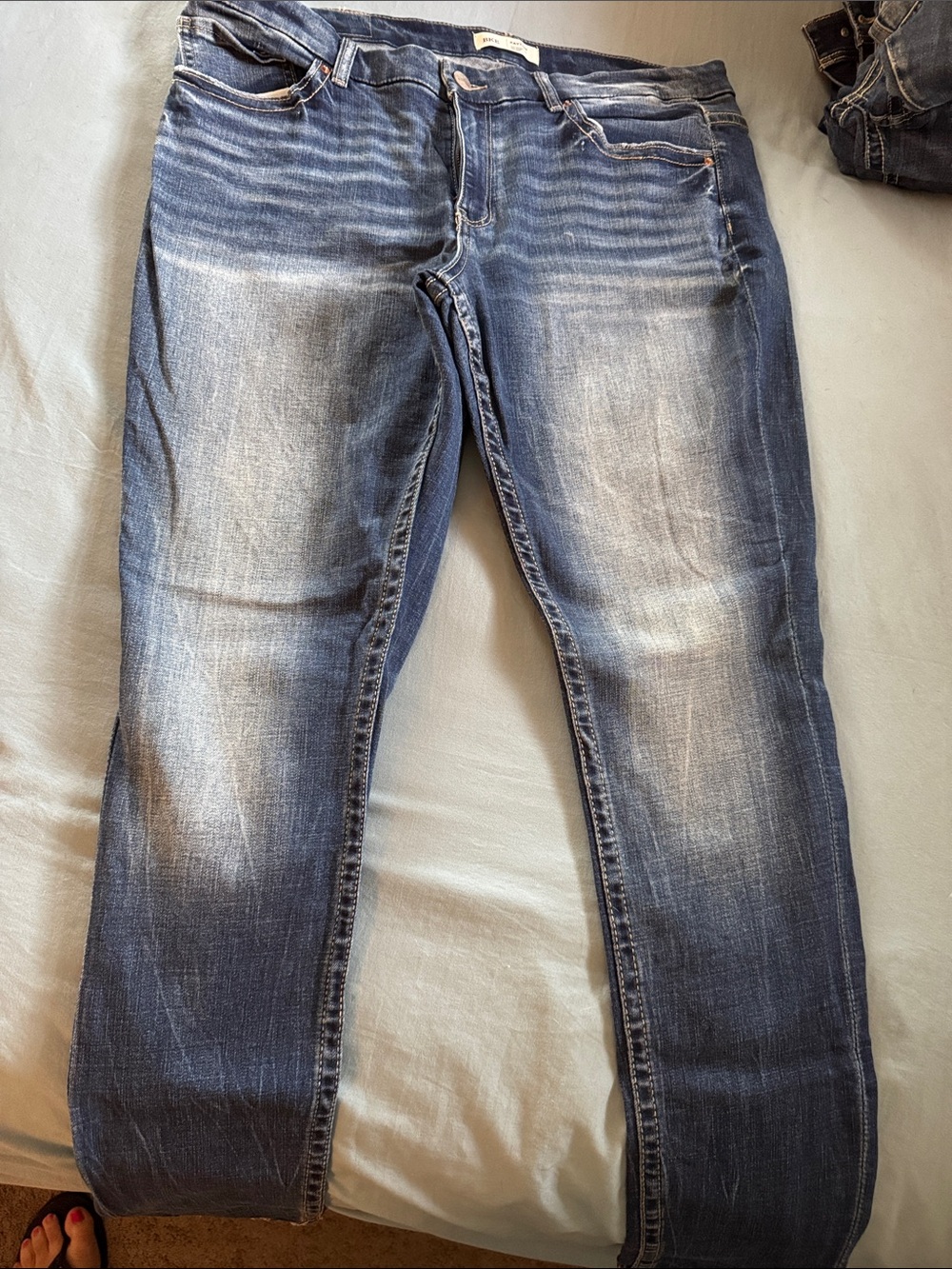 BKE Women’s Skinny Jeans - Distressed Blue Wash
